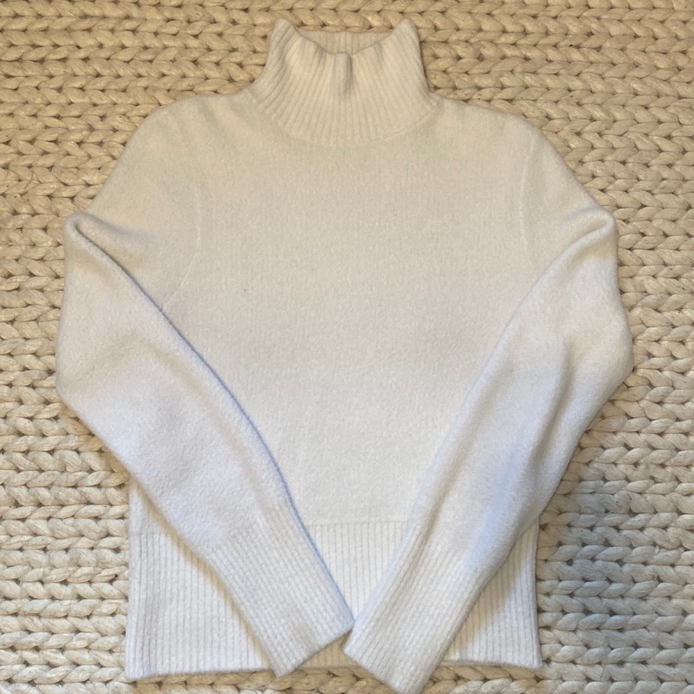 Zara Woman’s White Turtle Neck, Size M